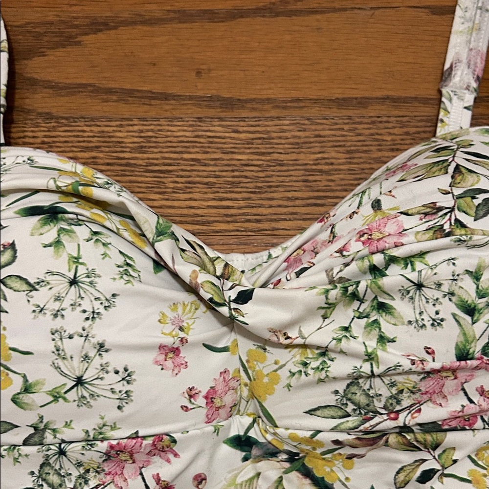 Nip Tuck Swimsuit Women’s 6 Floral One-Piece Ruched Sides - Picture 3 of 14